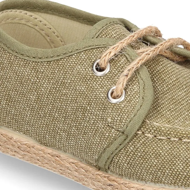 Náutico tipo Alpargata en lona lavada con cordones.