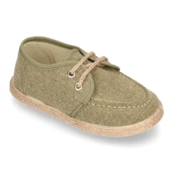 Náutico tipo Alpargata en lona lavada con cordones.
