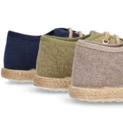 Náutico tipo Alpargata en lona lavada con cordones.