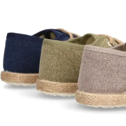 Náutico tipo Alpargata en lona lavada con cordones.