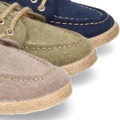 Náutico tipo Alpargata en lona lavada con cordones.