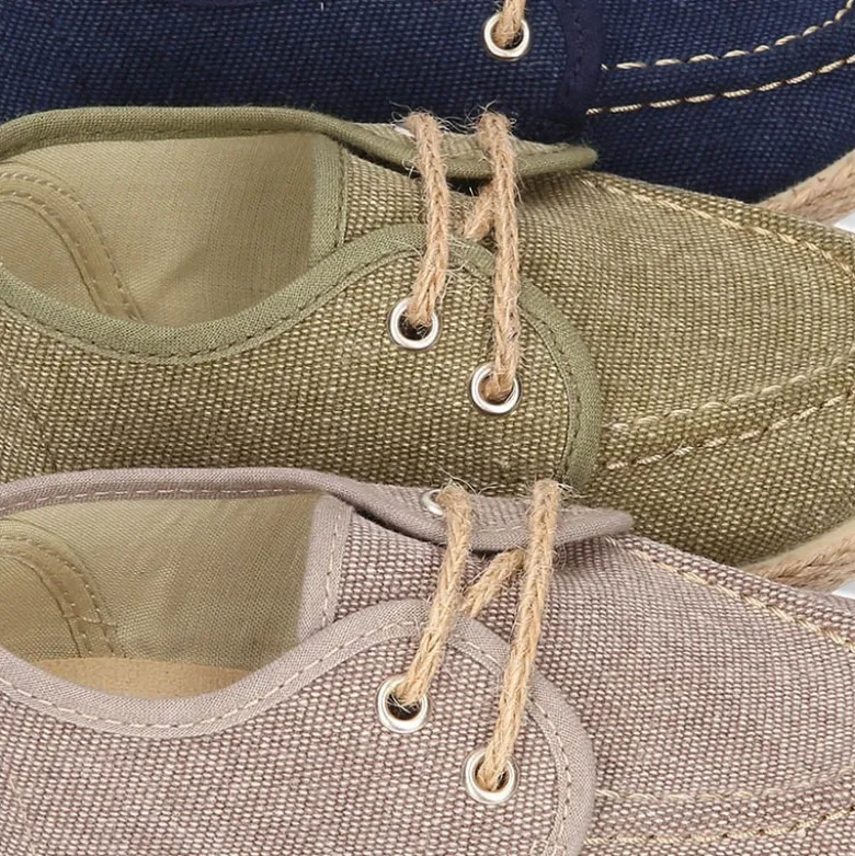 Náutico tipo Alpargata en lona lavada con cordones.