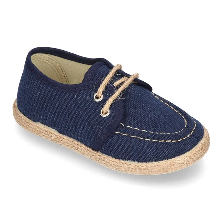 Náutico tipo Alpargata en lona lavada con cordones.