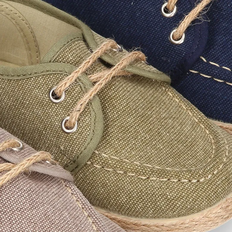 Náutico tipo Alpargata en lona lavada con cordones.