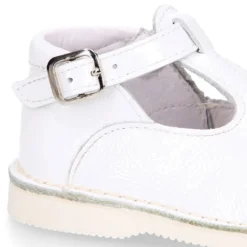 Pepito niños estilo VINTAGE con hebilla y picado en piel charol suave.