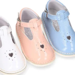 Pepito niños estilo VINTAGE con hebilla y picado en piel charol suave.