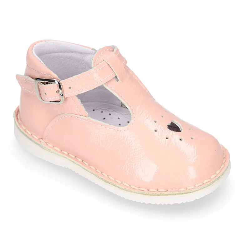 Pepito niños estilo VINTAGE con hebilla y picado en piel charol suave.