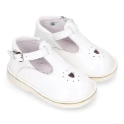 Pepito niños estilo VINTAGE con hebilla y picado en piel charol suave.