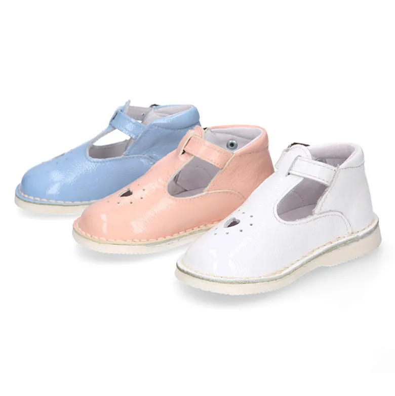 Pepito niños estilo VINTAGE con hebilla y picado en piel charol suave.