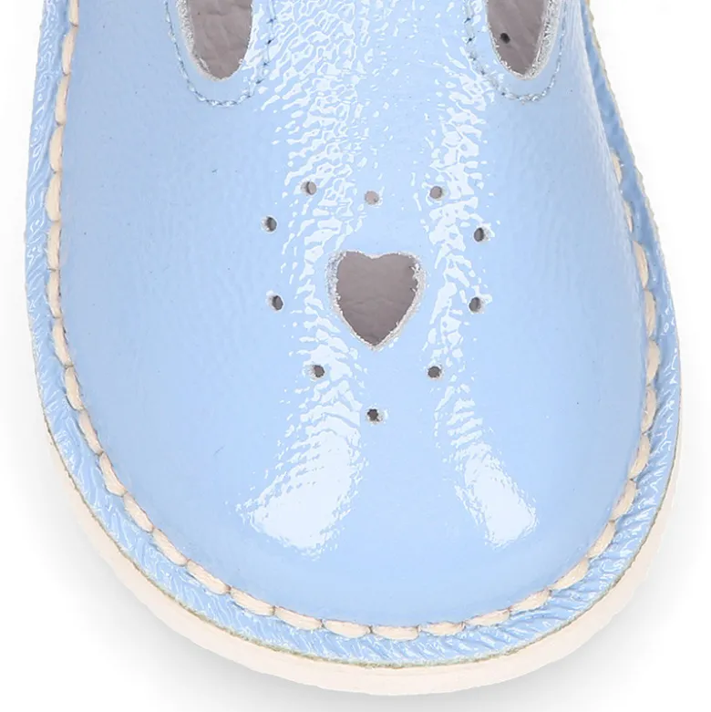 Pepito niños estilo VINTAGE con hebilla y picado en piel charol suave.