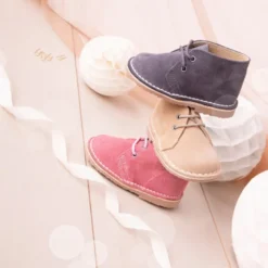 Safari o pisacacas con cordones en piel de serraje