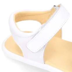 Sandalia barefoot niña blanca con doble cierre adherente