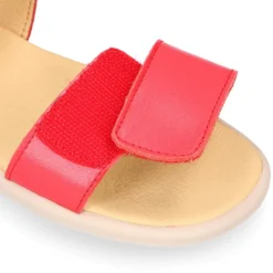 Sandalia barefoot niña coral con doble cierre adherente