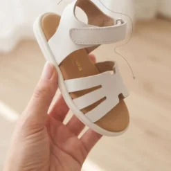 Sandalia barefoot niña en color blanco