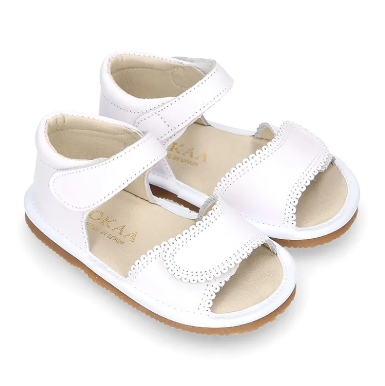 Sandalia bebé niña en piel napa en color BLANCO con doble cierre adherente.