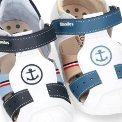 Sandalia con ANCLA niños pequeños con cierre adherente, puntera y talonera en piel lavable.