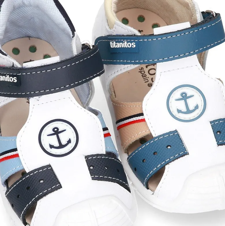 Sandalia con ANCLA niños pequeños con cierre adherente, puntera y talonera en piel lavable.
