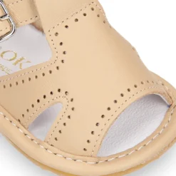 Sandalia en piel suave para niños bebés.