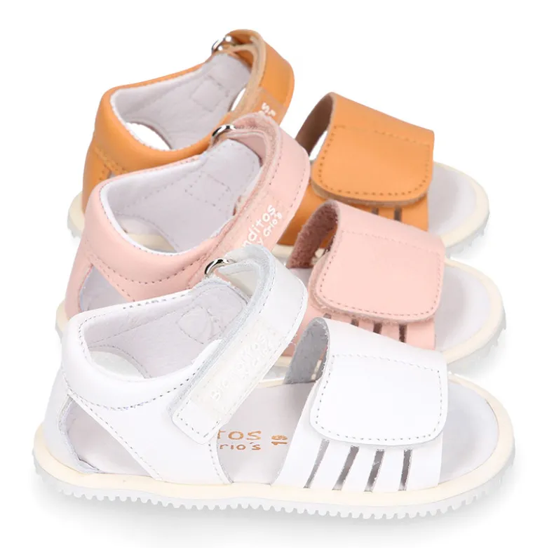 Sandalia niña Blanditos by Crio’s sin cordones en piel en colores clásicos.
