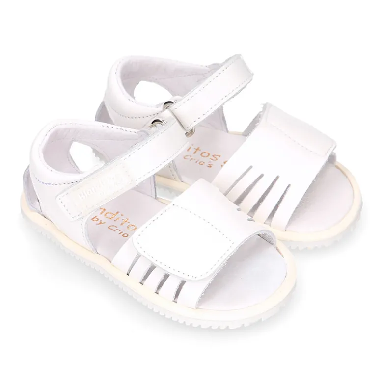 Sandalia niña Blanditos by Crio’s sin cordones en piel en colores clásicos.