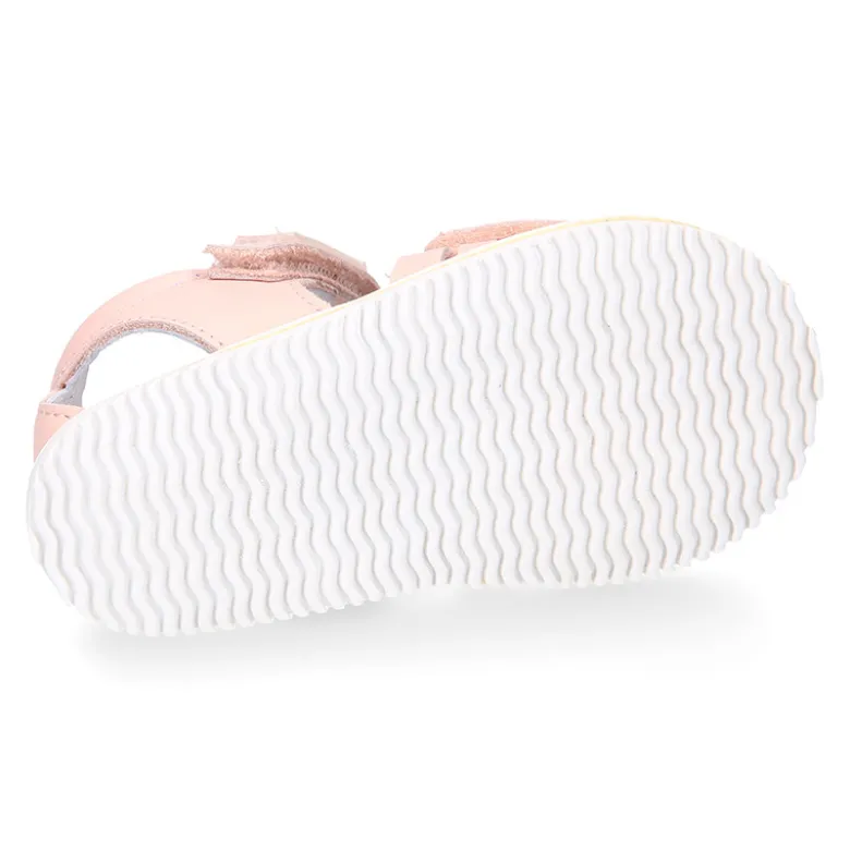 Sandalia niña Blanditos by Crio’s sin cordones en piel en colores clásicos.