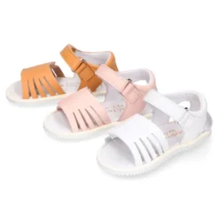 Sandalia niña Blanditos by Crio’s sin cordones en piel en colores clásicos.