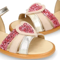 Sandalia Niña con CORAZÓN en piel con glitter.