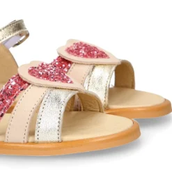Sandalia Niña con CORAZÓN en piel con glitter.
