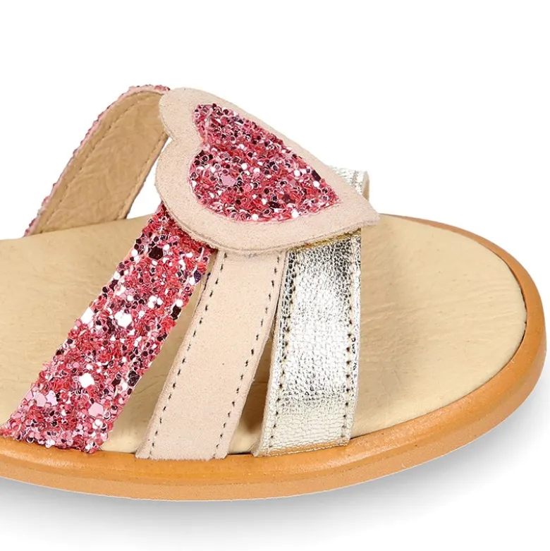 Sandalia Niña con CORAZÓN en piel con glitter.