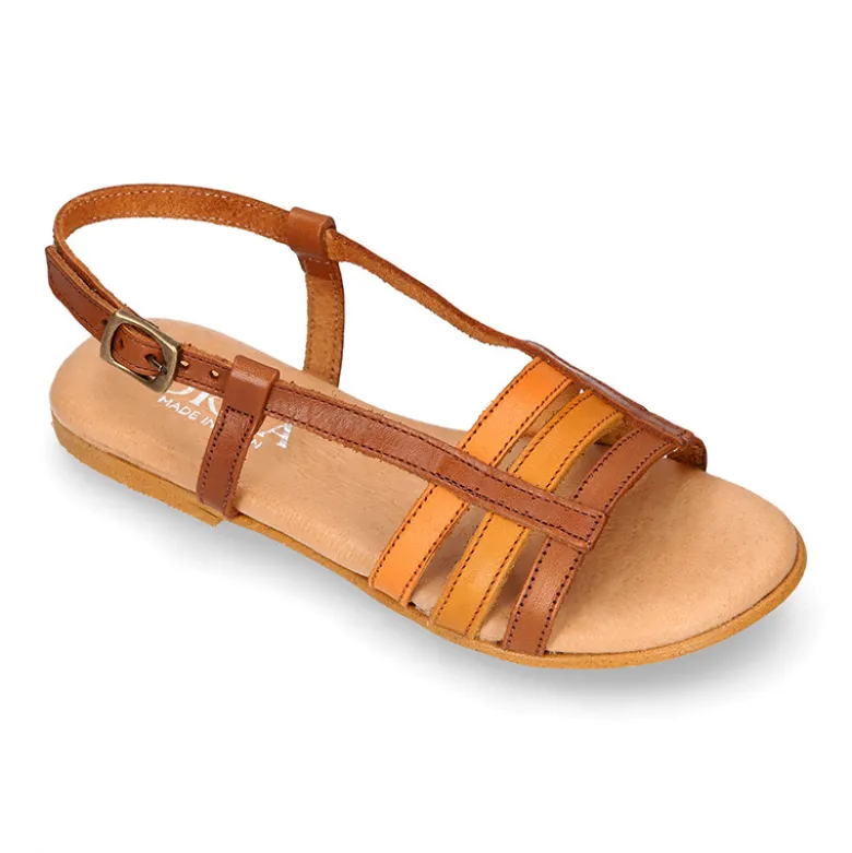 Sandalia Niña con diseño con tiras combinadas en piel vaquetilla.
