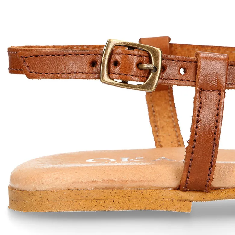 Sandalia Niña con diseño con tiras combinadas en piel vaquetilla.