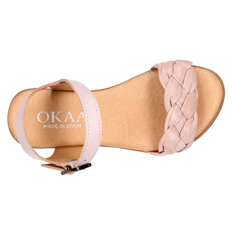 Sandalia Niña con diseño trenzado en piel suave en colores pastel.