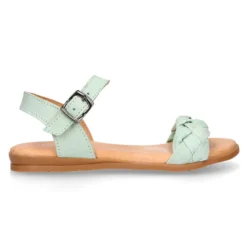 Sandalia Niña con diseño trenzado en piel suave en colores pastel.