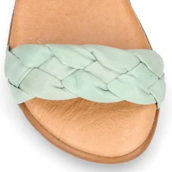 Sandalia Niña con diseño trenzado en piel suave en colores pastel.