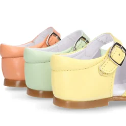 Sandalia niña con picados en piel en colores MODA.