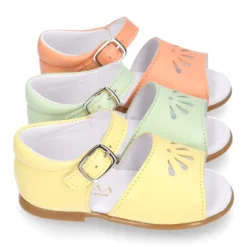 Sandalia niña con picados en piel en colores MODA.