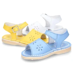 Sandalia niña con picados FLOR y suela super flexible.