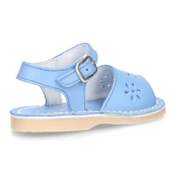 Sandalia niña con picados FLOR y suela super flexible.