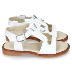 Sandalia Niña en color BLANCO con lazo grande central y diseño con perlas en piel Napa.