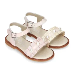 Sandalia Niña en piel ante metalizado con diseño con pliegues y PERLAS.