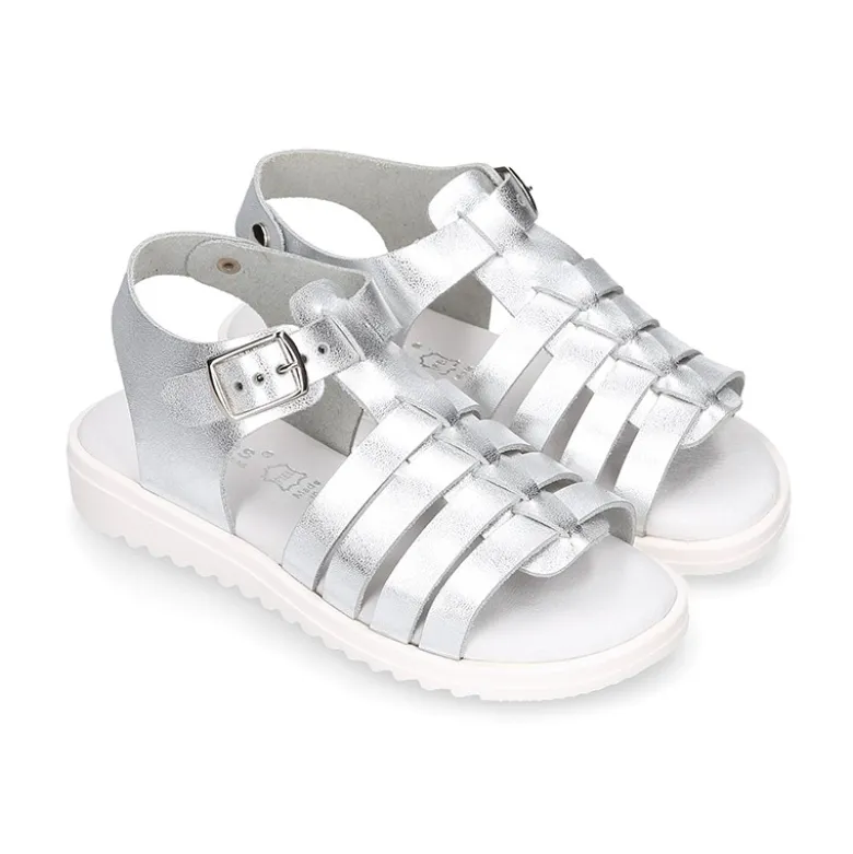 Sandalia Niña en piel METALIZADA con hebilla y suela SUPER FLEXIBLE.