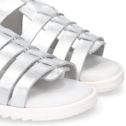 Sandalia Niña en piel METALIZADA con hebilla y suela SUPER FLEXIBLE.