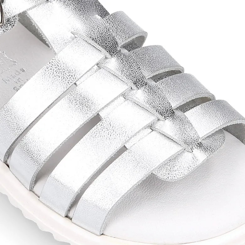 Sandalia Niña en piel METALIZADA con hebilla y suela SUPER FLEXIBLE.