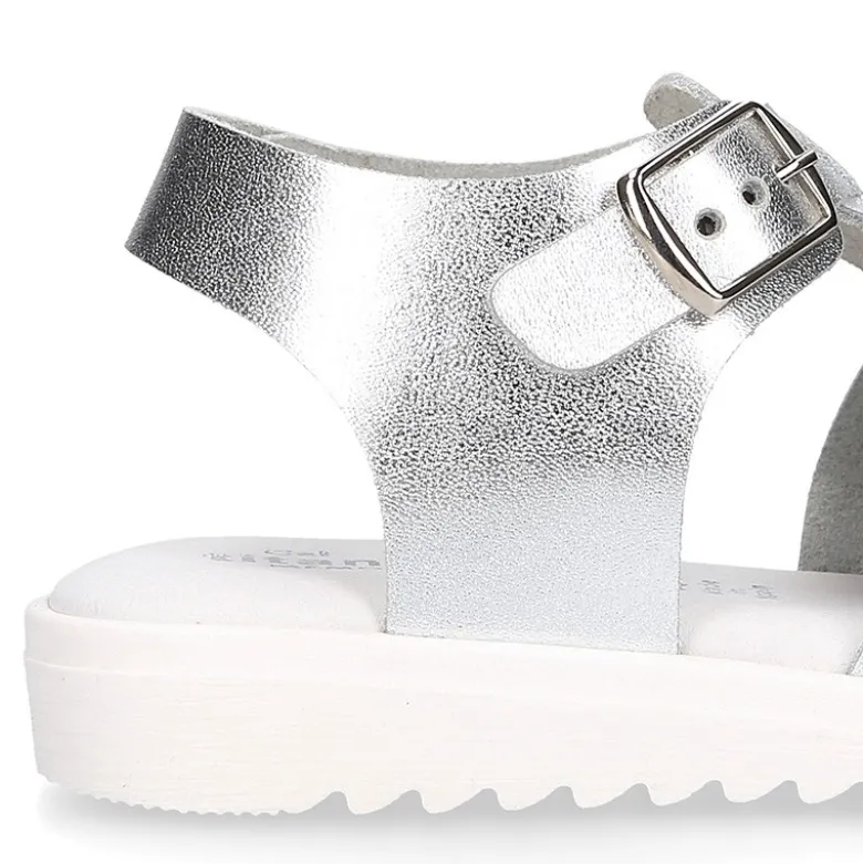Sandalia Niña en piel METALIZADA con hebilla y suela SUPER FLEXIBLE.