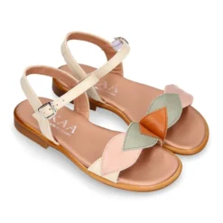 Sandalia Niña en piel Napa con diseño HOJAS.