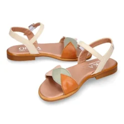 Sandalia Niña en piel Napa con diseño HOJAS.