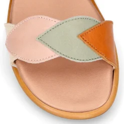 Sandalia Niña en piel Napa con diseño HOJAS.