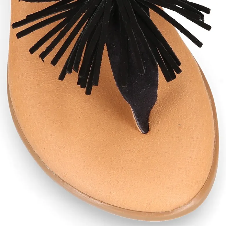 Sandalia niña mayor romana en piel con POMPON NEGRO.