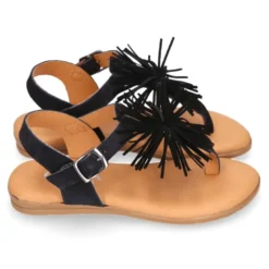 Sandalia niña mayor romana en piel con POMPON NEGRO.