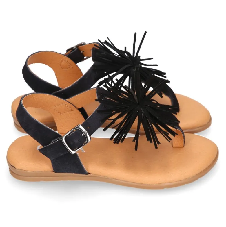 Sandalia niña mayor romana en piel con POMPON NEGRO.